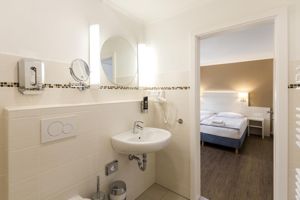 Land-Gut-Hotel Westerkrug Wanderup Экстерьер фото